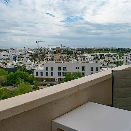 2 Bed Penthouse With Large Solarium And Sea Views *