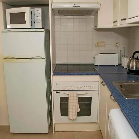 2 Bed Penthouse With Large Solarium And Sea Views *