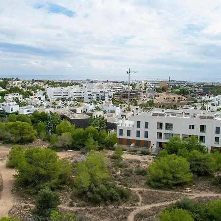 2 Bed Penthouse With Large Solarium And Sea Views *